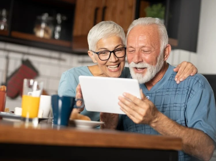happy_old_couple