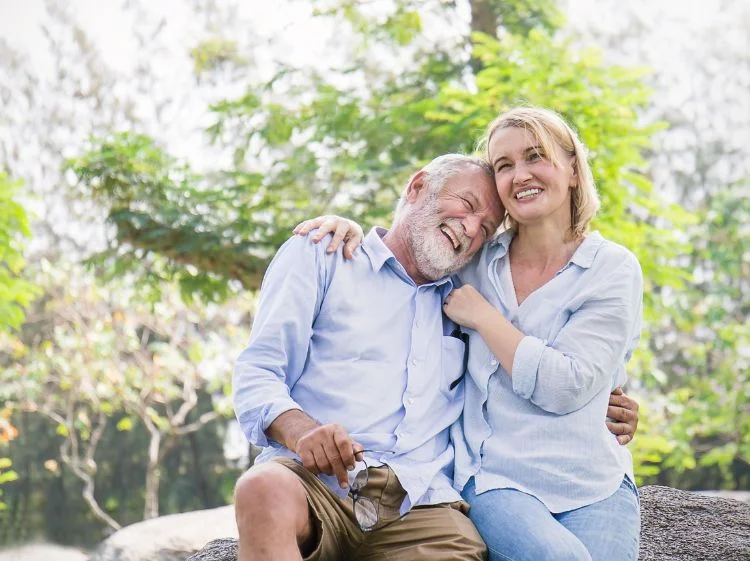 old_couple_smiling