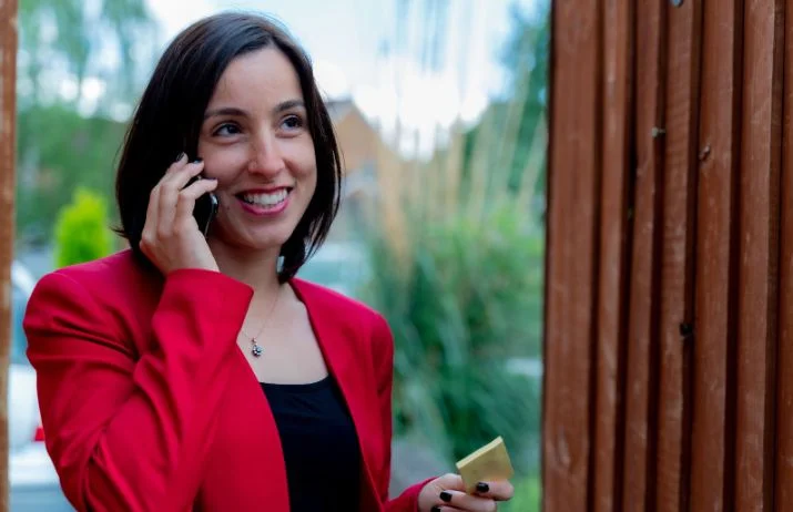 lady_talking_on_phone