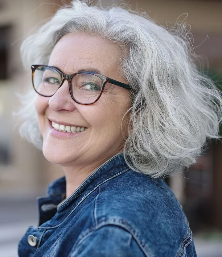 lady_smiling_after_implants